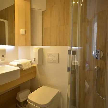Emonec Hotel