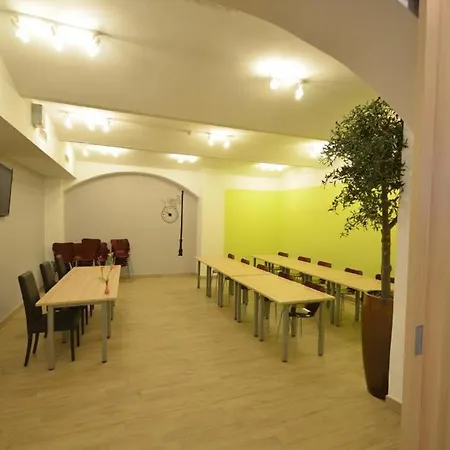 Emonec Hotel 3*