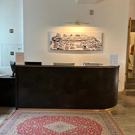 Emonec Hotel 3*