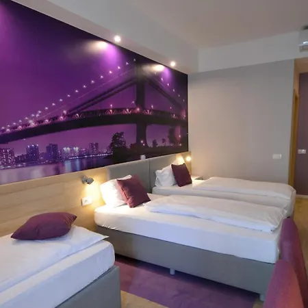 Emonec Hotel 3*