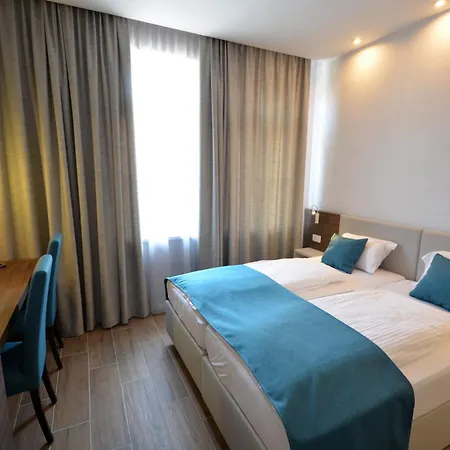 Hotel Emonec 3*