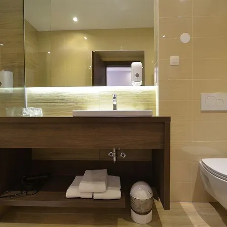 Emonec Hotel 3*