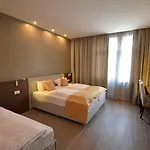 Emonec Hotel 3*