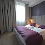 Hotel Emonec 3*