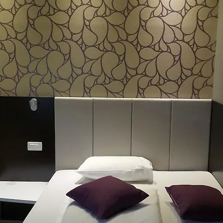 Hotel Emonec