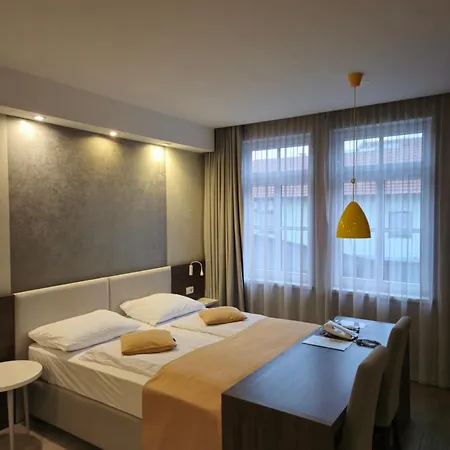 Emonec Hotell