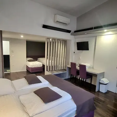 Emonec Hotel