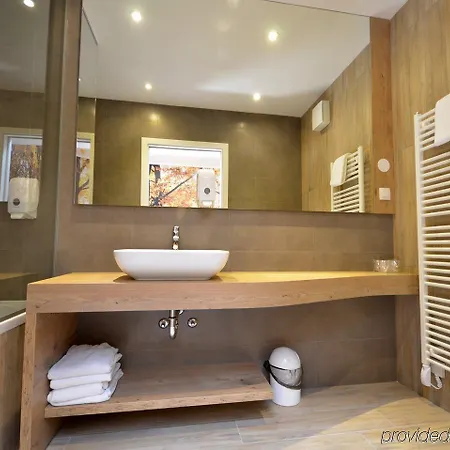Emonec Hotel 3*