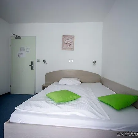 Emonec Szálloda