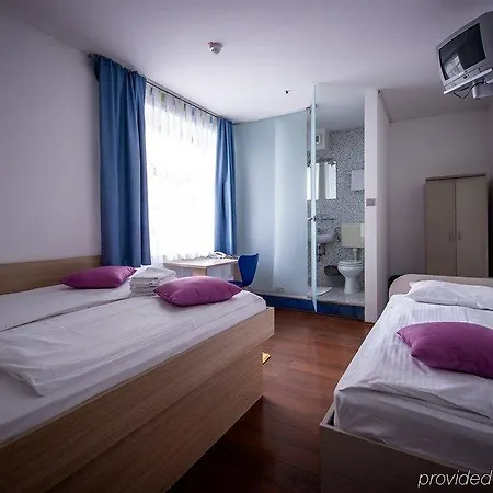 Emonec Hotell 3*