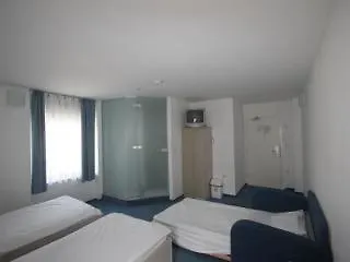 Hotel Emonec 3*