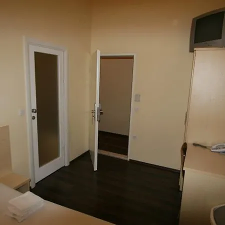 Emonec Hotell