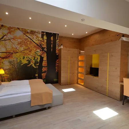 Hotel Emonec 3*