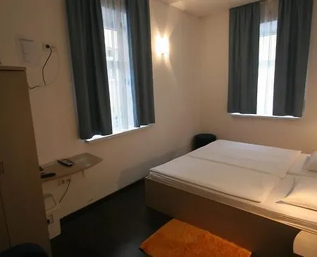 Emonec Hotel 3*