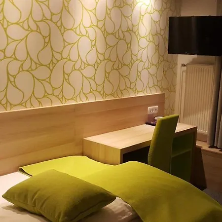 Hotell Emonec 3*