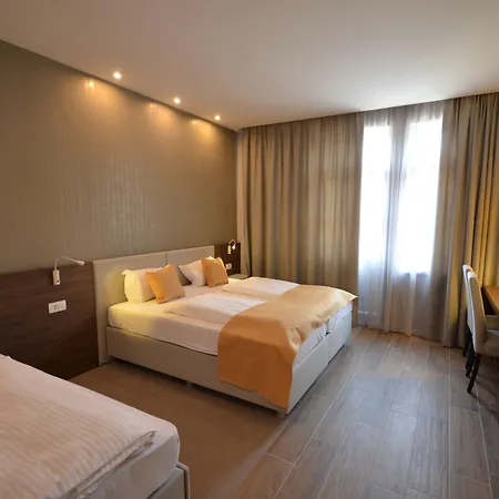 Emonec Hotell 3*