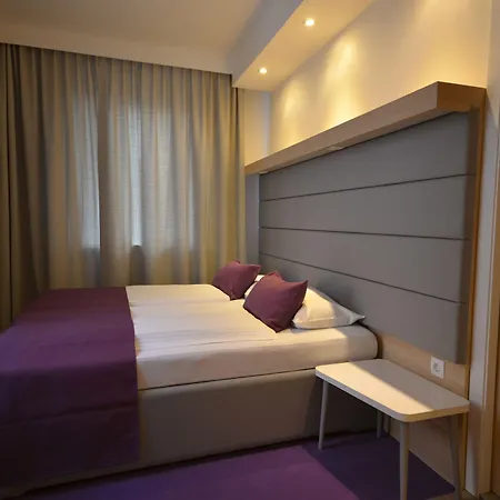 Hotell Emonec 3*