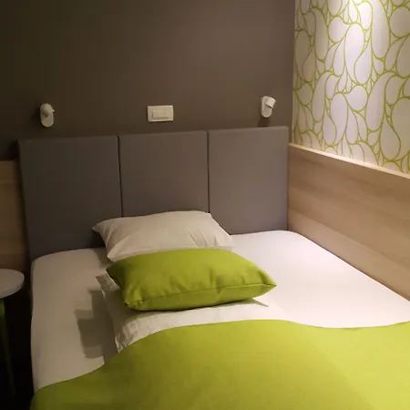 Hotell Emonec 3*